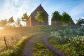 -尤文图斯引援成功，中场实力明显增强