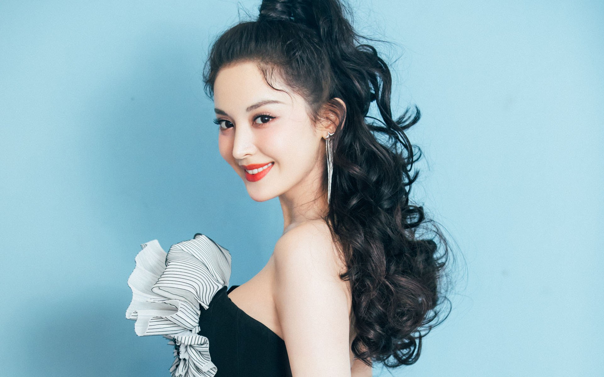 国际热身赛中国女足战平 球迷对新教练寄予厚望，2021女国足